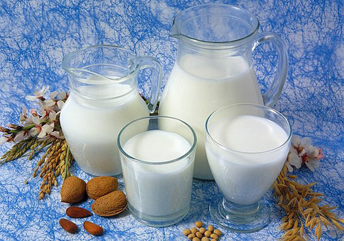 【图】上班喝牛奶被问责 牛奶喝多了会诱发乳